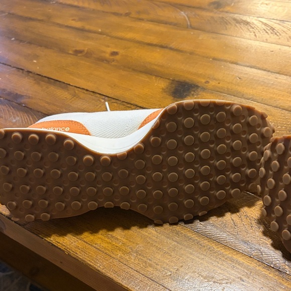 New Balance 327 Women's White/Apricot Sneakers size 9 - Picture 8 of 9